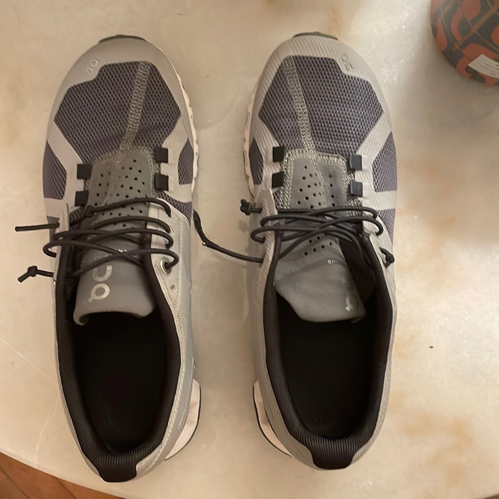 On Cloud Grey and White Sneaker. Size 7.5. Excellent Condition.